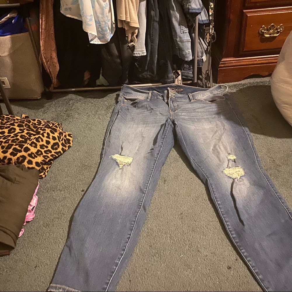 Never worn torrid skinny jeans destructive medium light wash with stretch